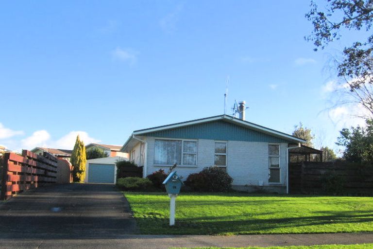Photo of property in 18 Dunk Place, Milson, Palmerston North, 4414