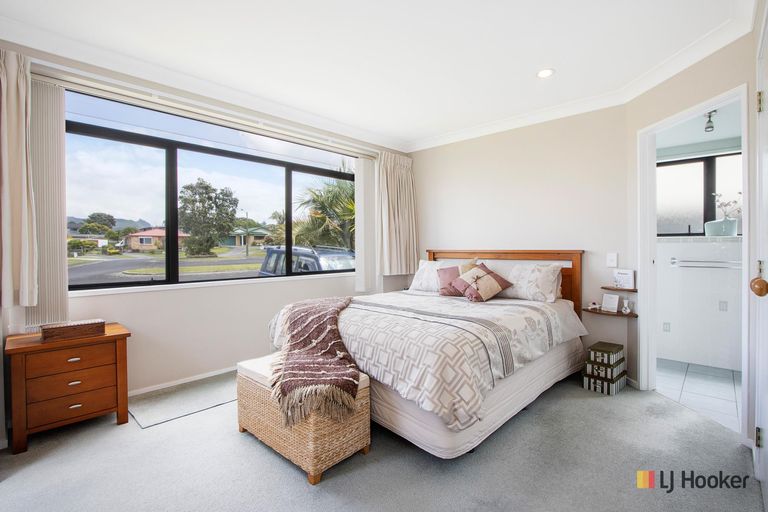 Photo of property in 10 Hereford Place, Waihi Beach, 3611