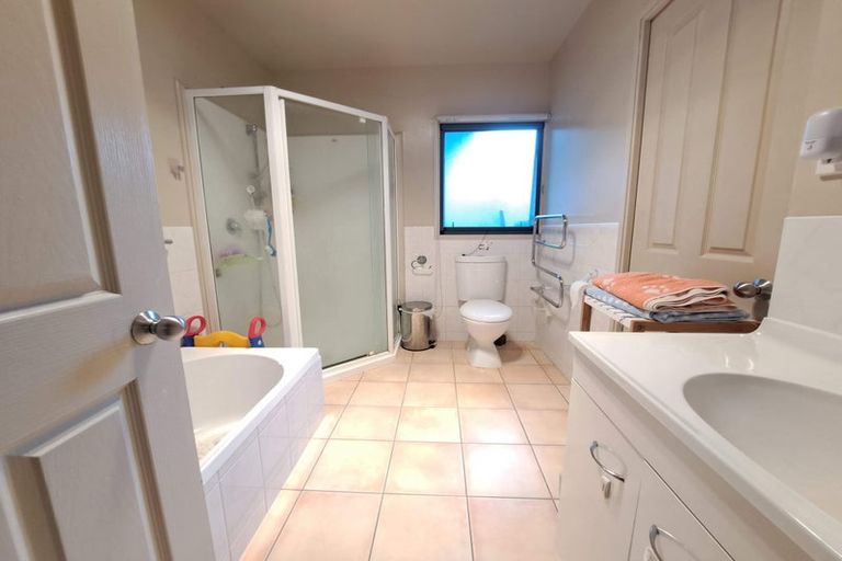 Photo of property in 2/19 Howe Street, Howick, Auckland, 2014