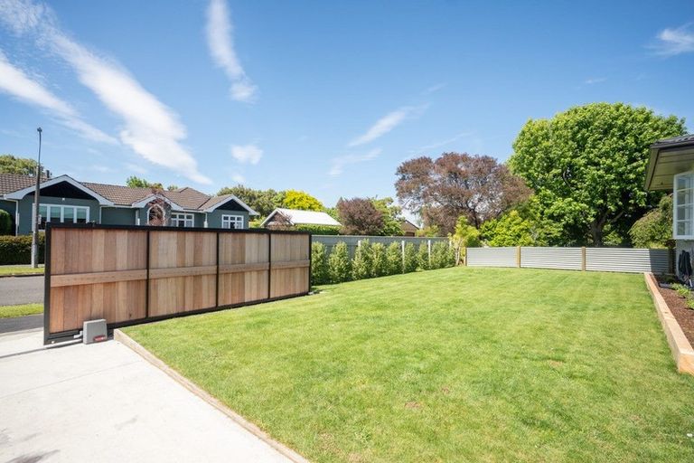 Photo of property in 2 Chester Crescent, West End, Palmerston North, 4410