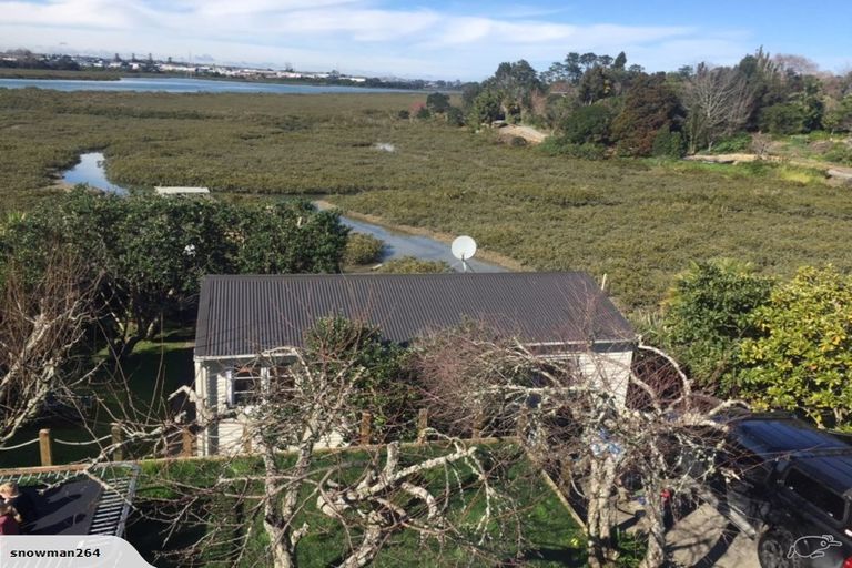 Photo of property in 116 Tiroroa Avenue, Te Atatu South, Auckland, 0610