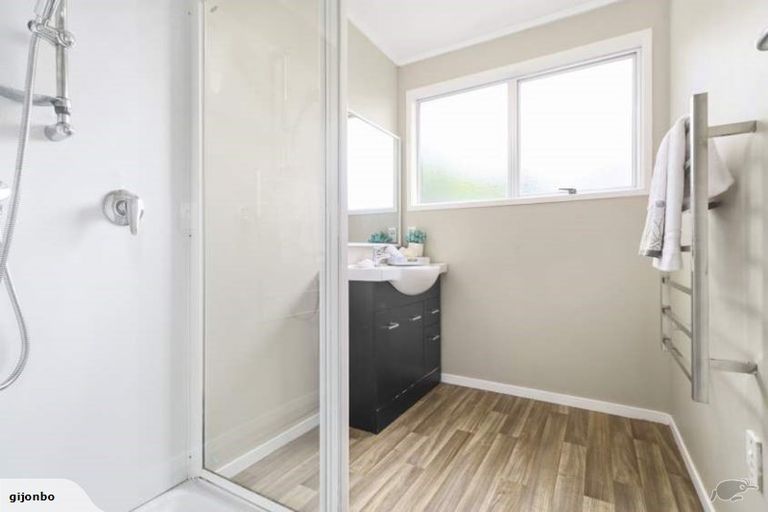 Photo of property in 3 Kilcar Place, Massey, Auckland, 0614