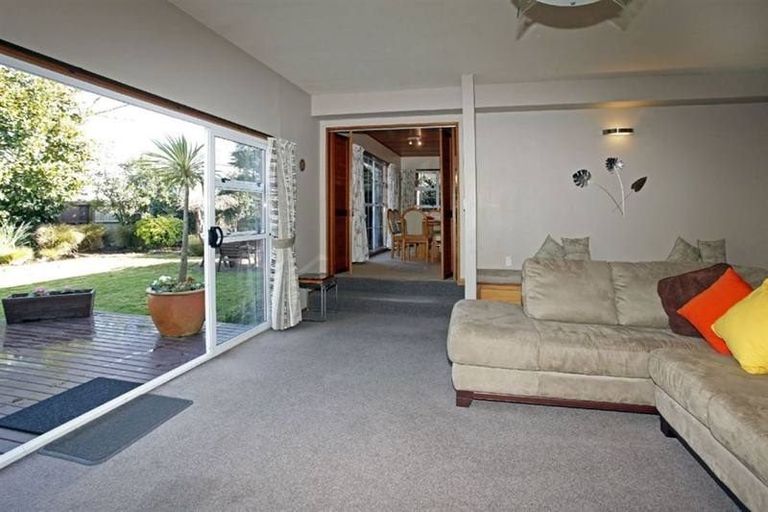 Photo of property in 6 Pasadena Place, Harewood, Christchurch, 8051