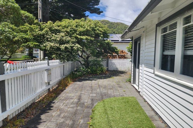 Photo of property in 6 Nikau Street, Eastbourne, Lower Hutt, 5013