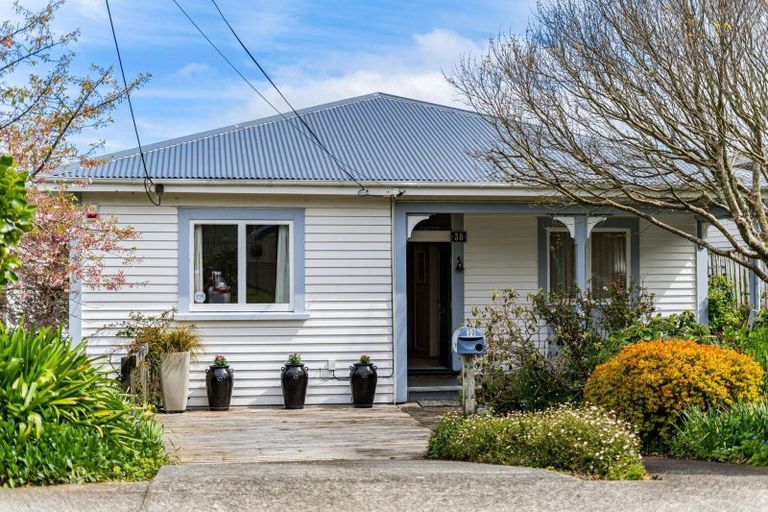 Photo of property in 30 Lucknow Terrace, Khandallah, Wellington, 6035