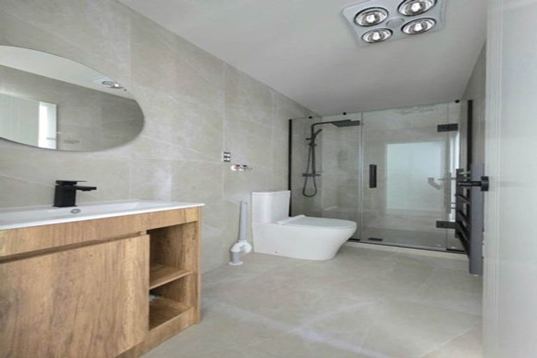 Photo of property in 4/128 Vodanovich Road, Te Atatu South, Auckland, 0610