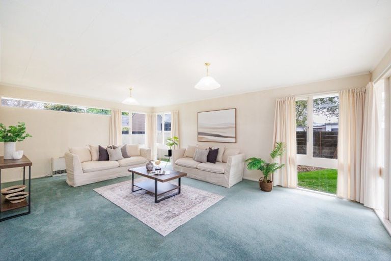 Photo of property in 17 Chilton Grove, Hokowhitu, Palmerston North, 4410