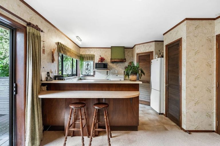 Photo of property in 15 Mark Edward Drive, Half Moon Bay, Auckland, 2012