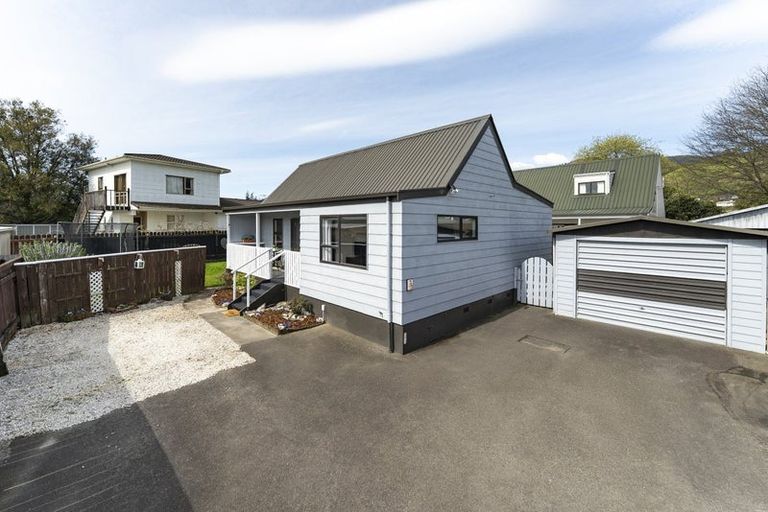 Photo of property in 2/17 Ranui Road, Stoke, Nelson, 7011