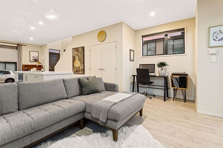 Photo of property in 73 Vinistra Road, Kumeu, 0810