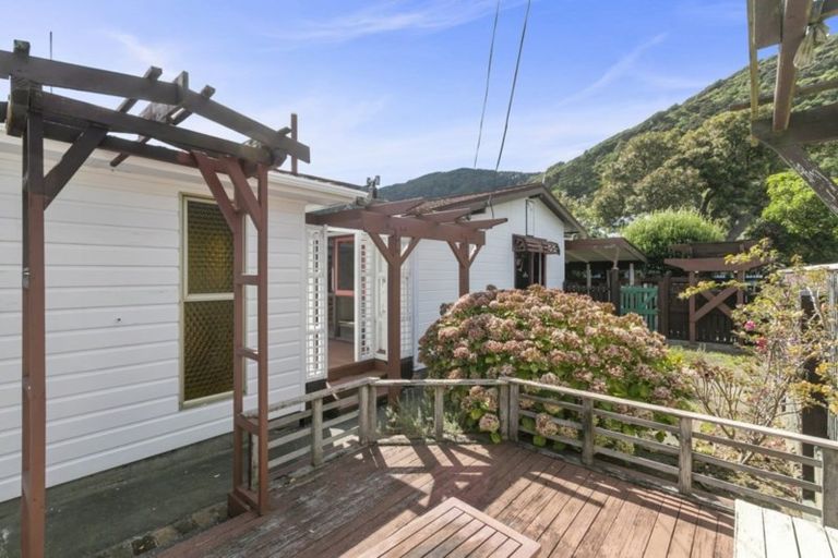 Photo of property in 16-18 Konini Street, Eastbourne, Lower Hutt, 5013