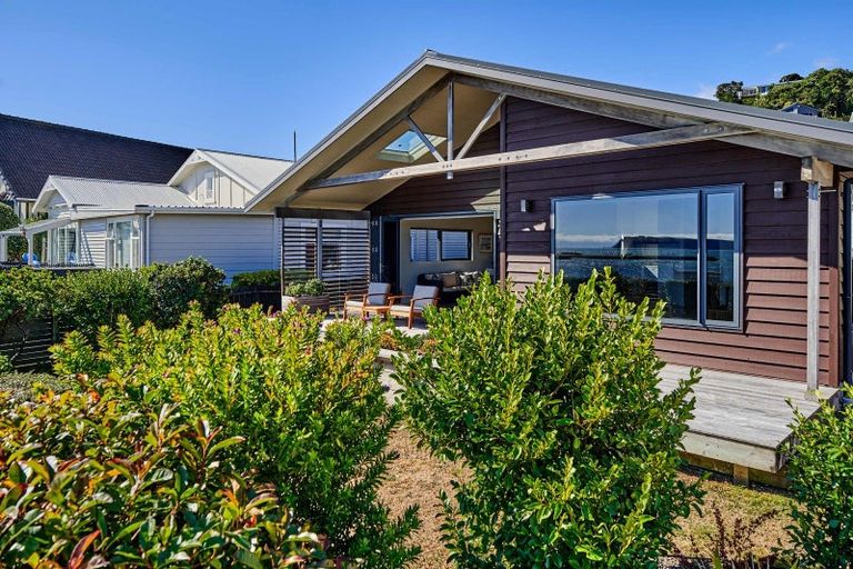 Photo of property in 43 Moana Road, Plimmerton, Porirua, 5026