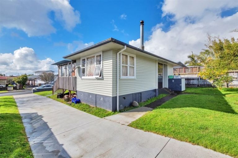 Photo of property in 12 Statesman Street, Henderson, Auckland, 0612