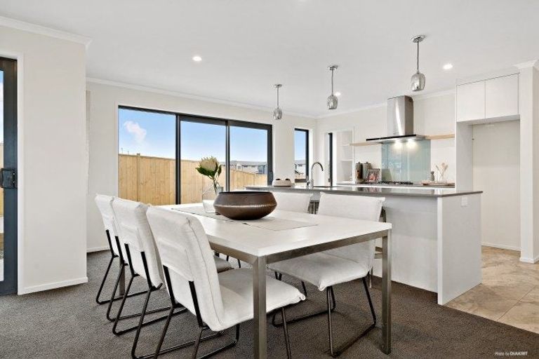 Photo of property in 76 Hayfield Way, Karaka, Papakura, 2113