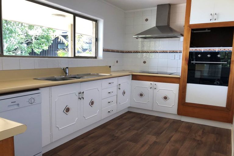 Photo of property in 18a Carnoustie Drive, Wattle Downs, Auckland, 2103