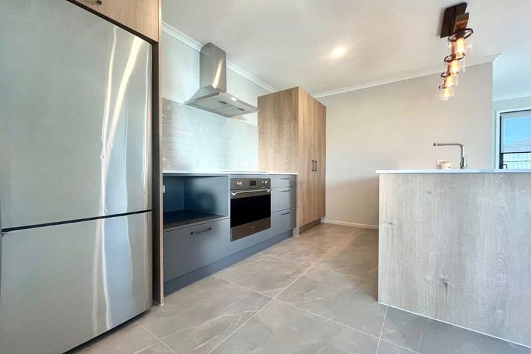 Photo of property in 8 Manaakitia Road, Karaka, 2124