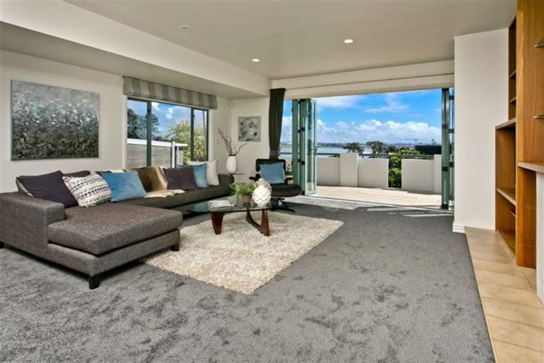 Photo of property in 2/61 Beresford Street, Bayswater, Auckland, 0622