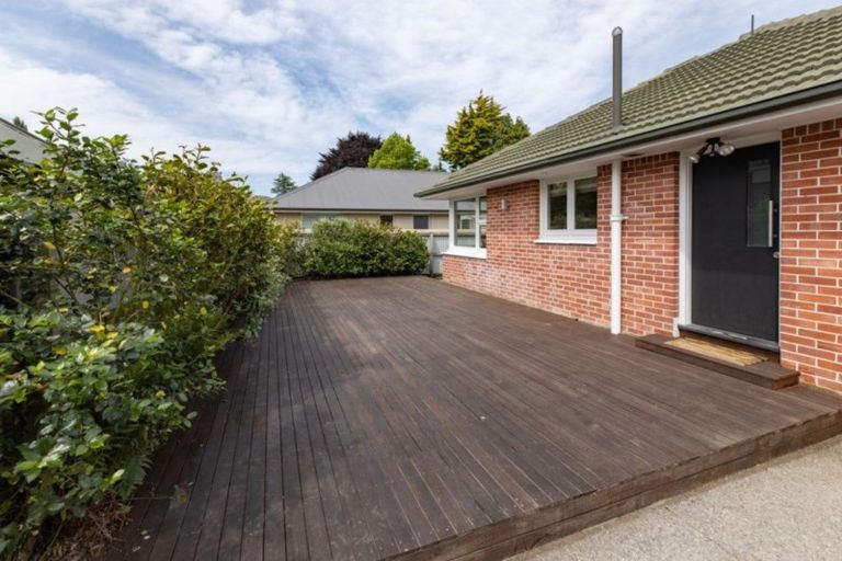 Photo of property in 93 Crofton Road, Harewood, Christchurch, 8051