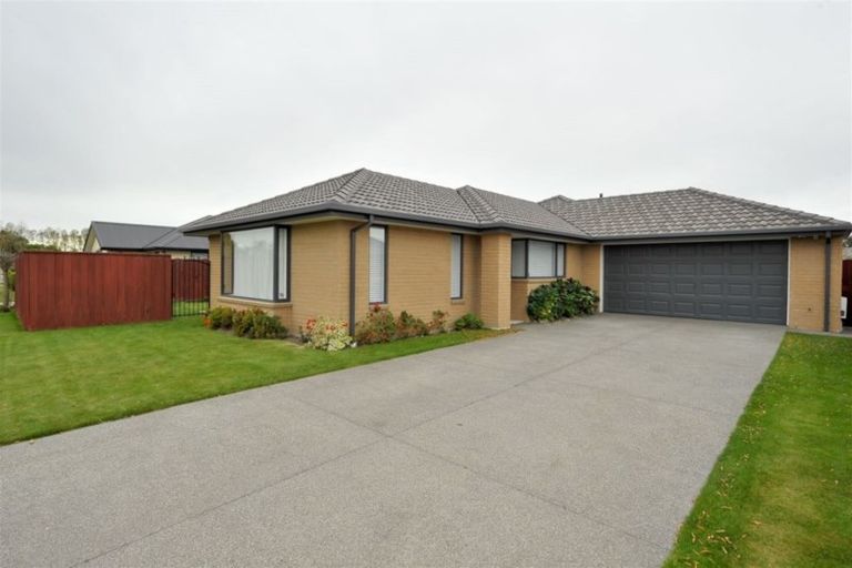 Photo of property in 12a Strathcarron Place, Broomfield, Christchurch, 8042