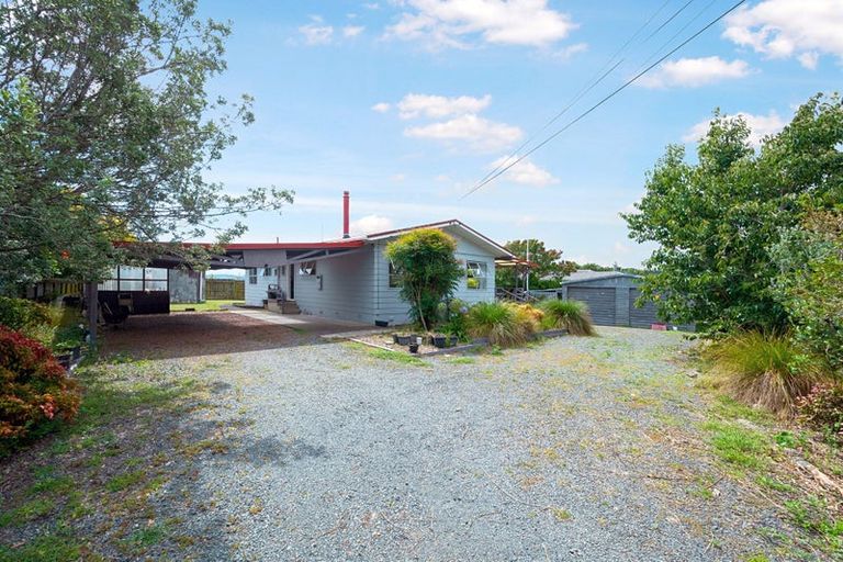 Photo of property in 2 Tapu Road, Huapai, Kumeu, 0810