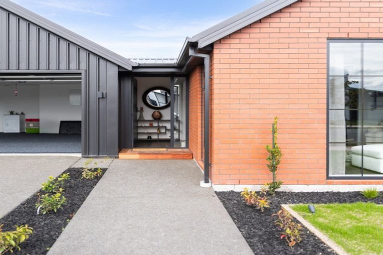 Photo of property in 32 Finstock Way, Rolleston, 7614