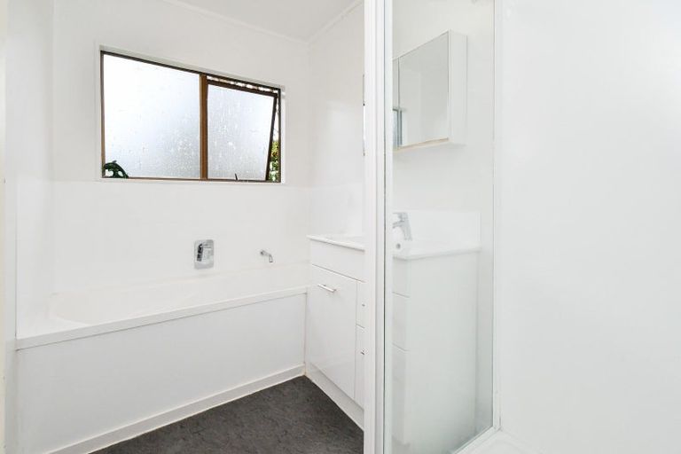 Photo of property in 8 Zenith Place, Conifer Grove, Takanini, 2112