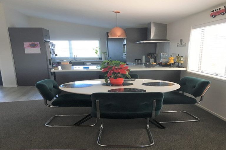 Photo of property in 16 Fuller Street, Papamoa Beach, Papamoa, 3118