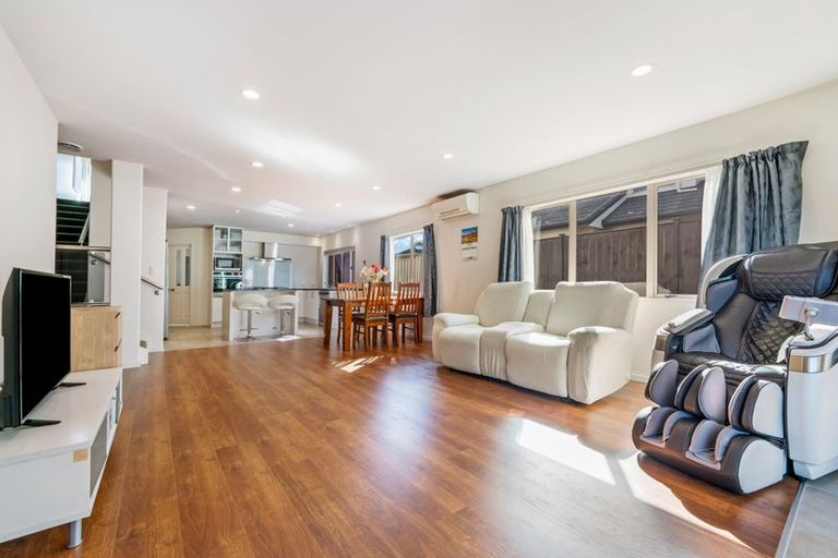 Photo of property in 11 Kouras Place, Flat Bush, Auckland, 2016