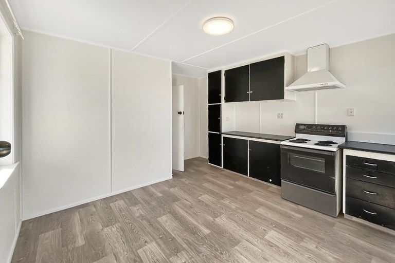 Photo of property in 32 Roberts Line, Kelvin Grove, Palmerston North, 4414