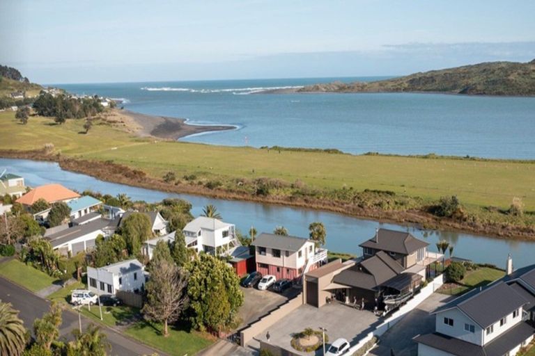 Photo of property in 3 Nihinihi Avenue, Raglan, 3225