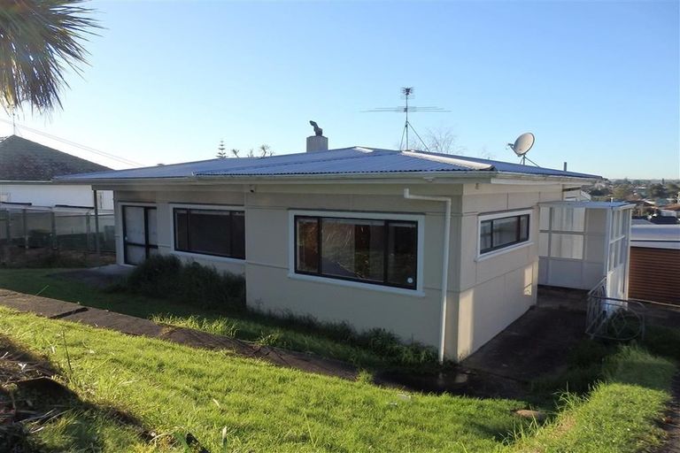 Photo of property in 32 Hillcrest Road, Papatoetoe, Auckland, 2025
