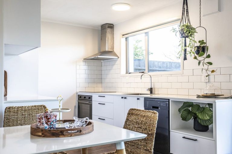 Photo of property in 2/44 Beach Road, Katikati, 3129