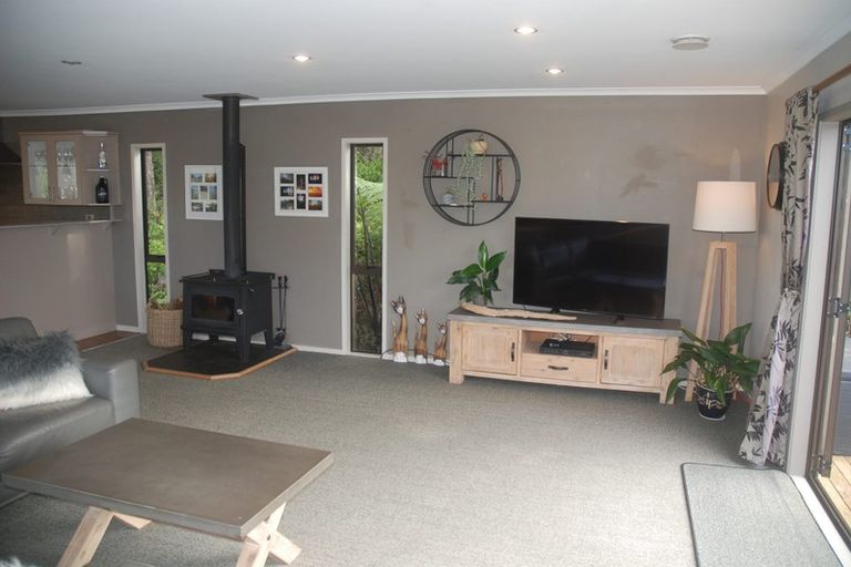 Photo of property in 45 Jonkers Road, Waitakere, Henderson, 0782