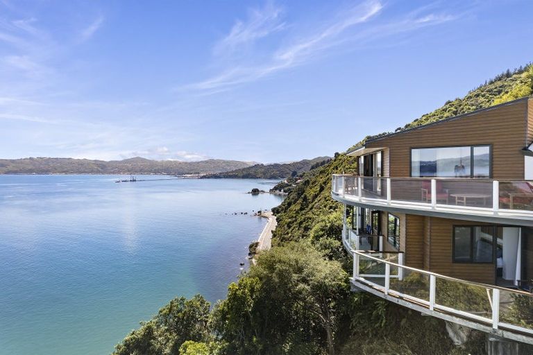 Photo of property in 55 Ferry Road, Days Bay, Lower Hutt, 5013