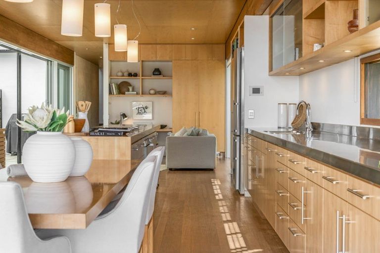 Photo of property in 94 Stanley Point Road, Stanley Point, Auckland, 0624