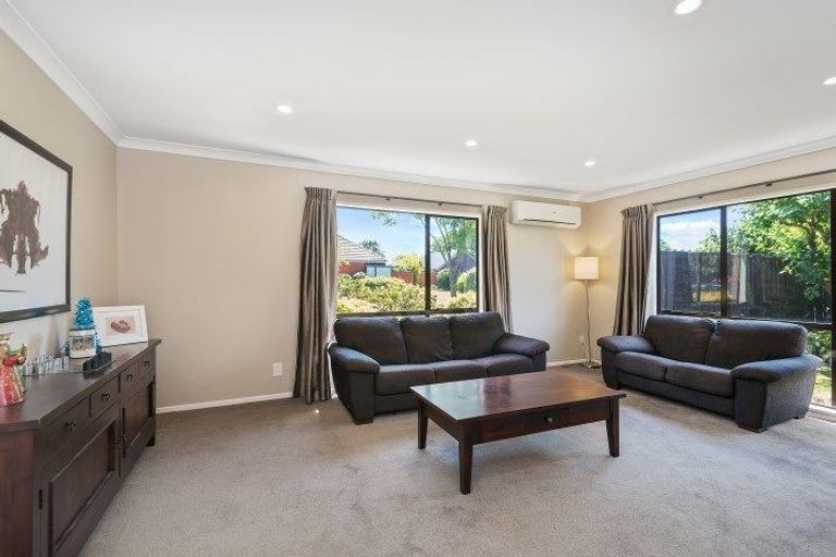 Photo of property in 4 Glenburn Place, Avonhead, Christchurch, 8042