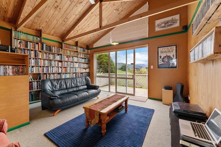 Photo of property in 4 Atua Street, Waikanae Beach, Waikanae, 5036