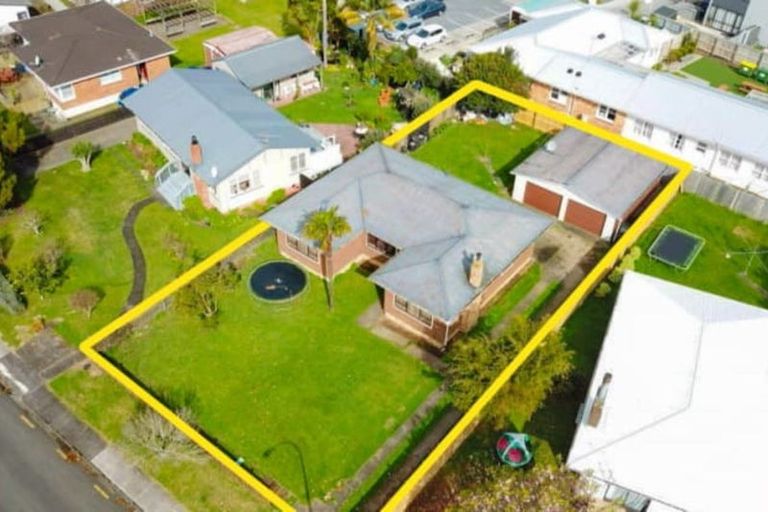 Photo of property in 3 Adams Road, Manurewa, Auckland, 2102