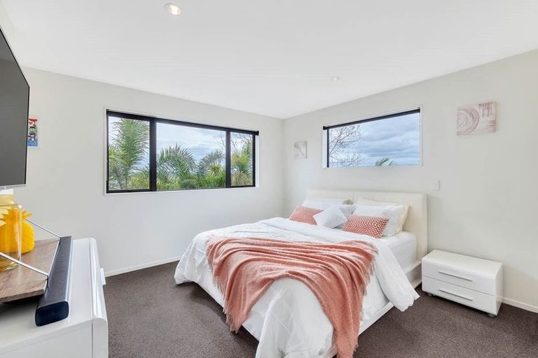 Photo of property in 6a Humphrey Kemp Avenue, Henderson, Auckland, 0612