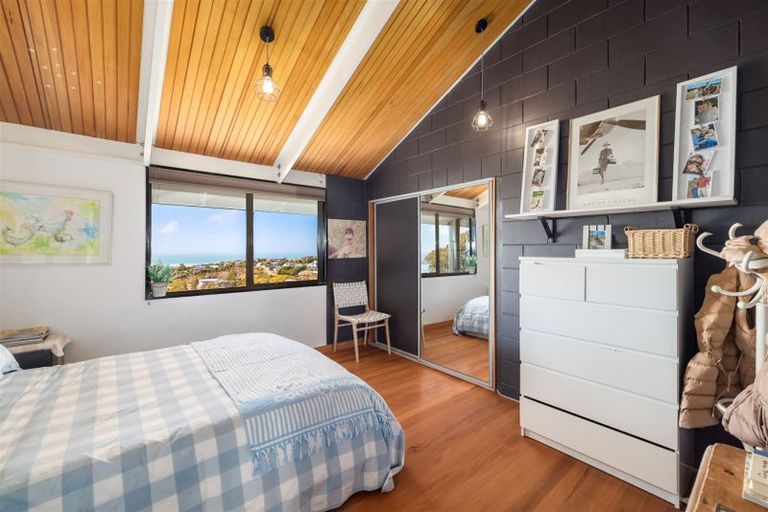 Photo of property in 14 Highbank Lane, Mount Pleasant, Christchurch, 8081