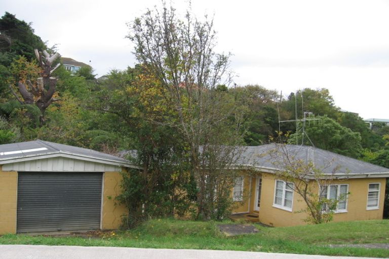 Photo of property in 32 Lyndhurst Road, Tawa, Wellington, 5028