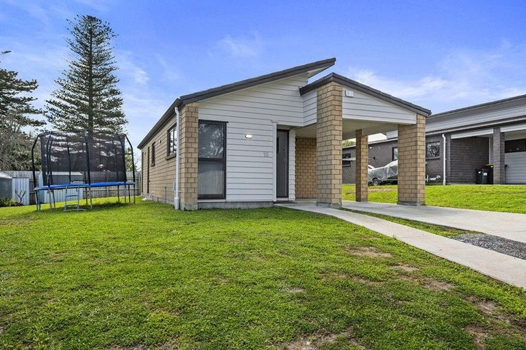 Photo of property in 16 Taupata Lane, Helensville, 0800