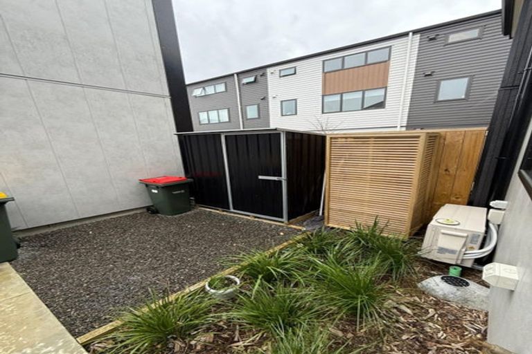 Photo of property in 3/216 Rosebank Road, Avondale, Auckland, 1026