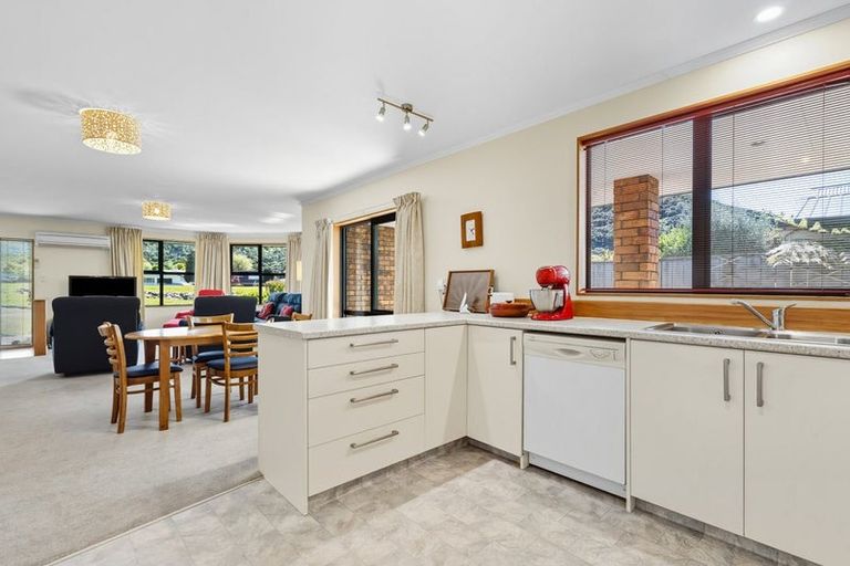 Photo of property in 19 Captains Close, Waikawa, Picton, 7220