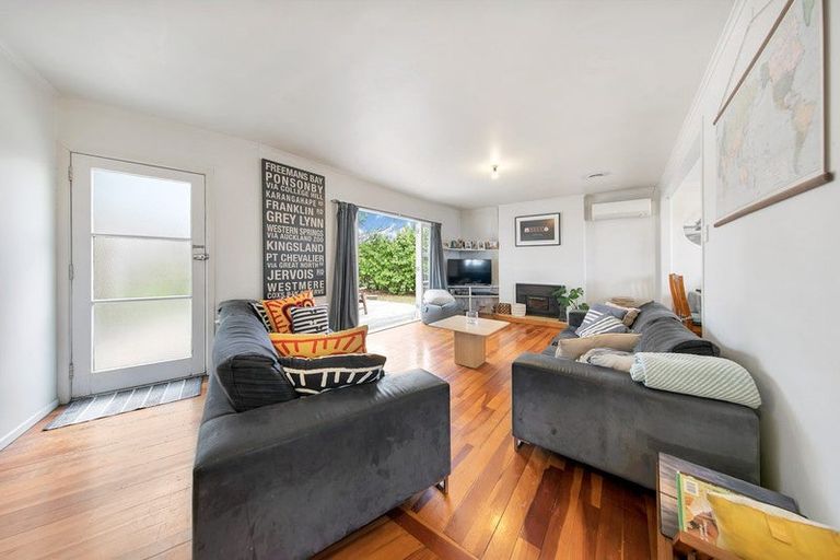 Photo of property in 27 Wharf Road, Te Atatu Peninsula, Auckland, 0610