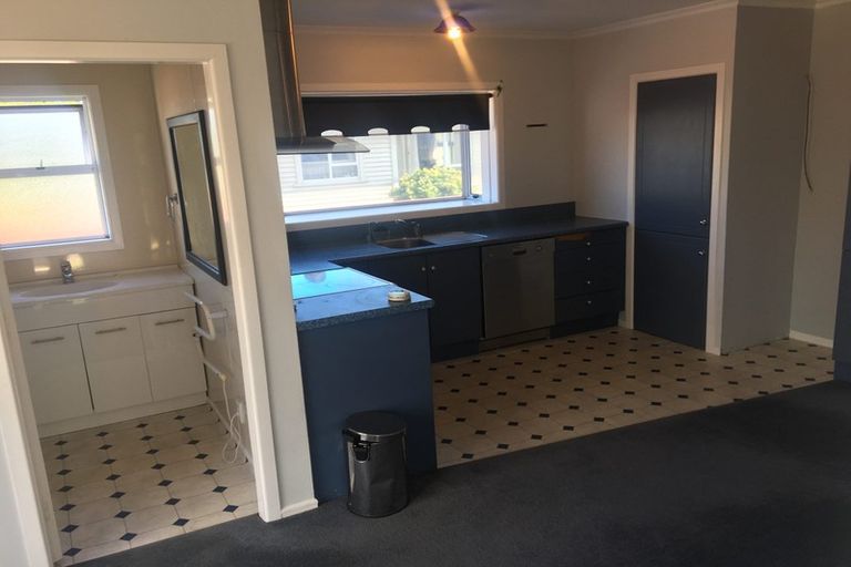 Photo of property in 75 Blake Street, Waitara, 4320