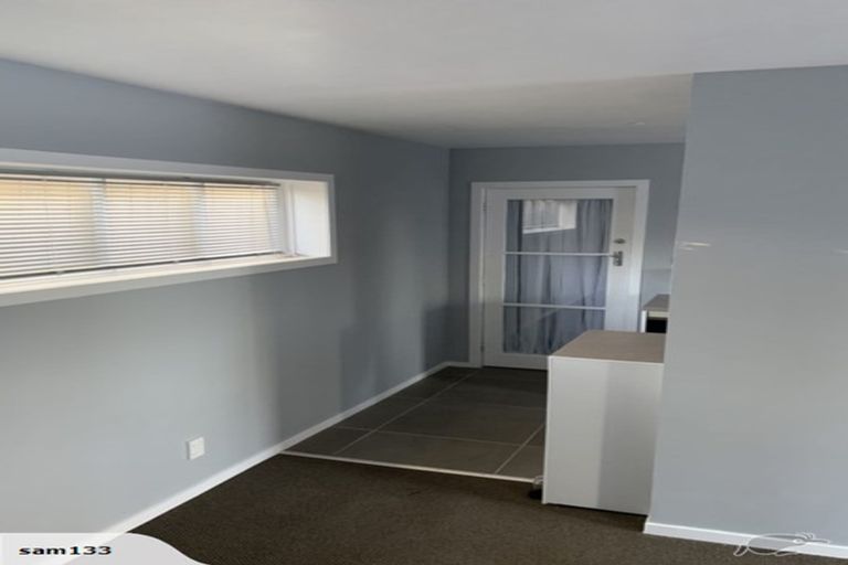 Photo of property in 2/65 Cliff View Drive, Green Bay, Auckland, 0604