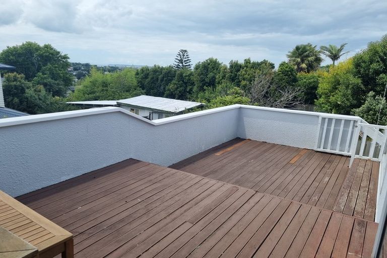 Photo of property in 165 Carlisle Road, Northcross, Auckland, 0632