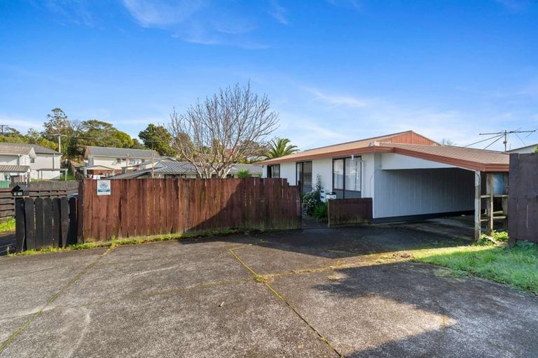 Photo of property in 2/76 Parrs Cross Road, Henderson, Auckland, 0612