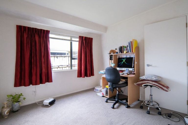 Photo of property in 35 Hastings Place, Hamilton Lake, Hamilton, 3204